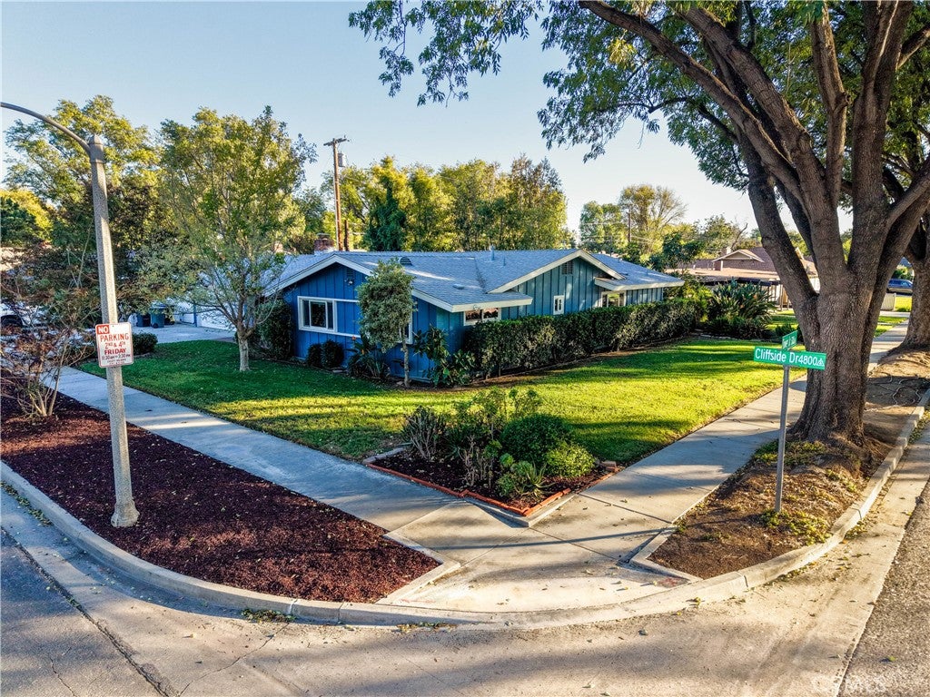 4834 Cliffside