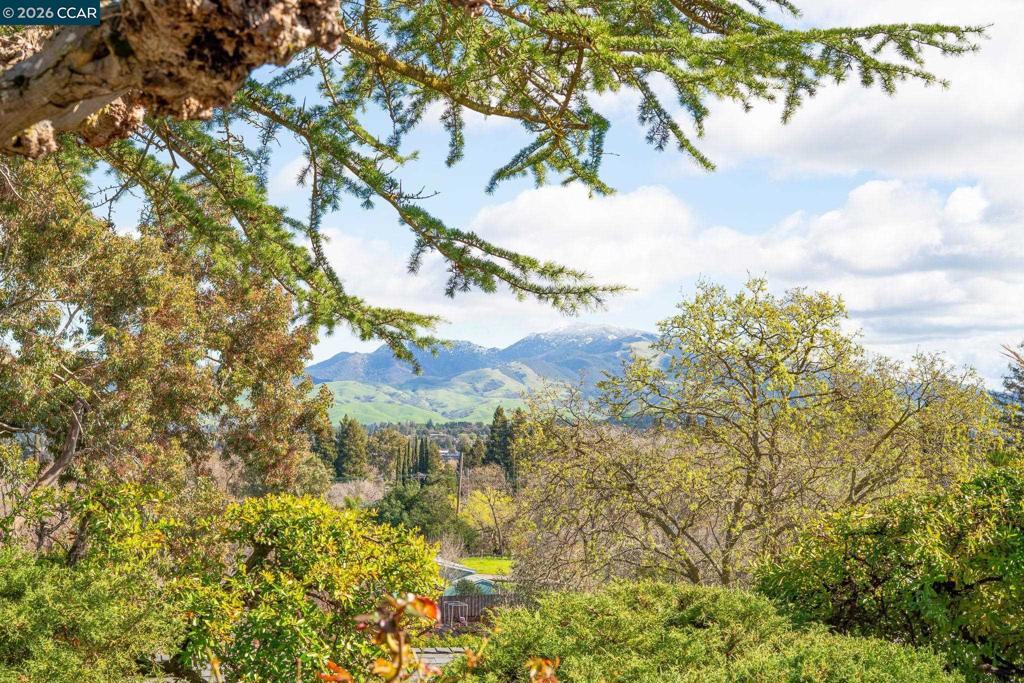 2081 2081 Essenay Ave