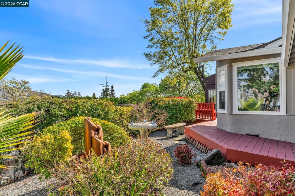 2081 2081 Essenay Ave