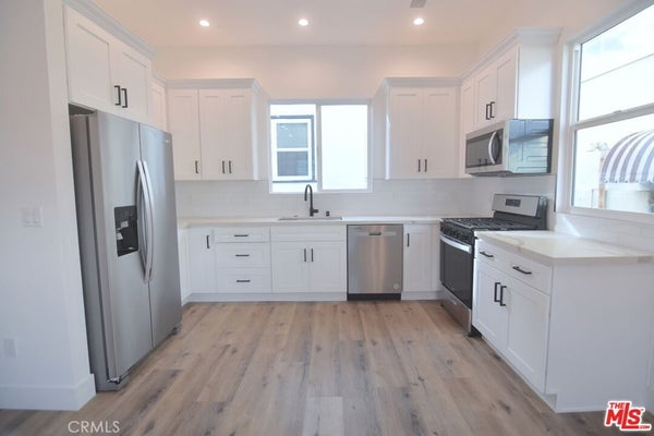332 S DETROIT ST # 1/2, LOS ANGELES, CA 90036 - Image 20239827cd2b7a8ec4e4ee98511168e6/3913058456