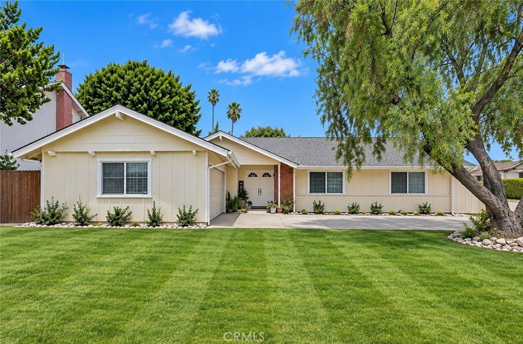 1215 Dickenson