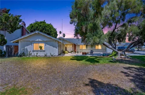 1215 Dickenson Ct, Upland, CA 91786 - MLS#: DW26187240