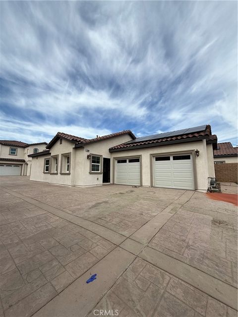 Photo of 7398 N Maple Ave #2, Fontana, CA 92336 (MLS # CV26029695)