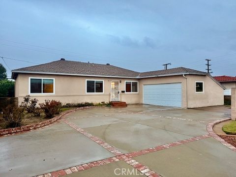 922 E Edgecomb Covina CA 91724