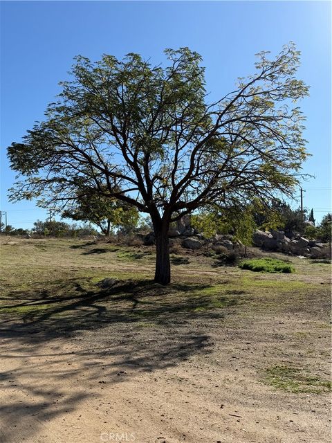 22450 Gavilan Perris CA 92570