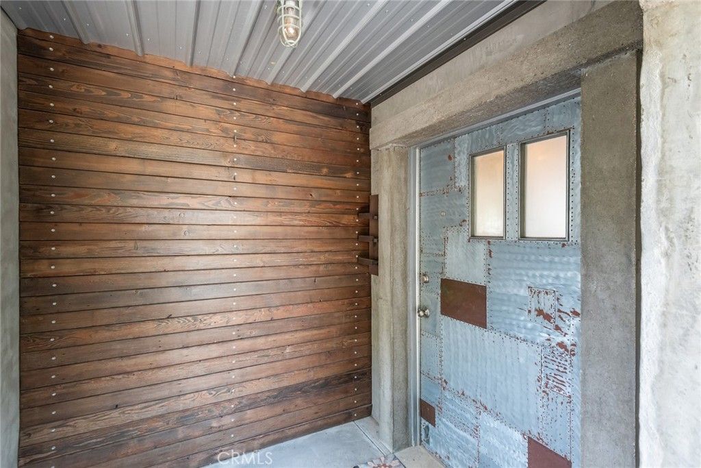 Photo of 21914 Velicata St, Woodland Hills, CA 91364 (MLS # SR25221334)