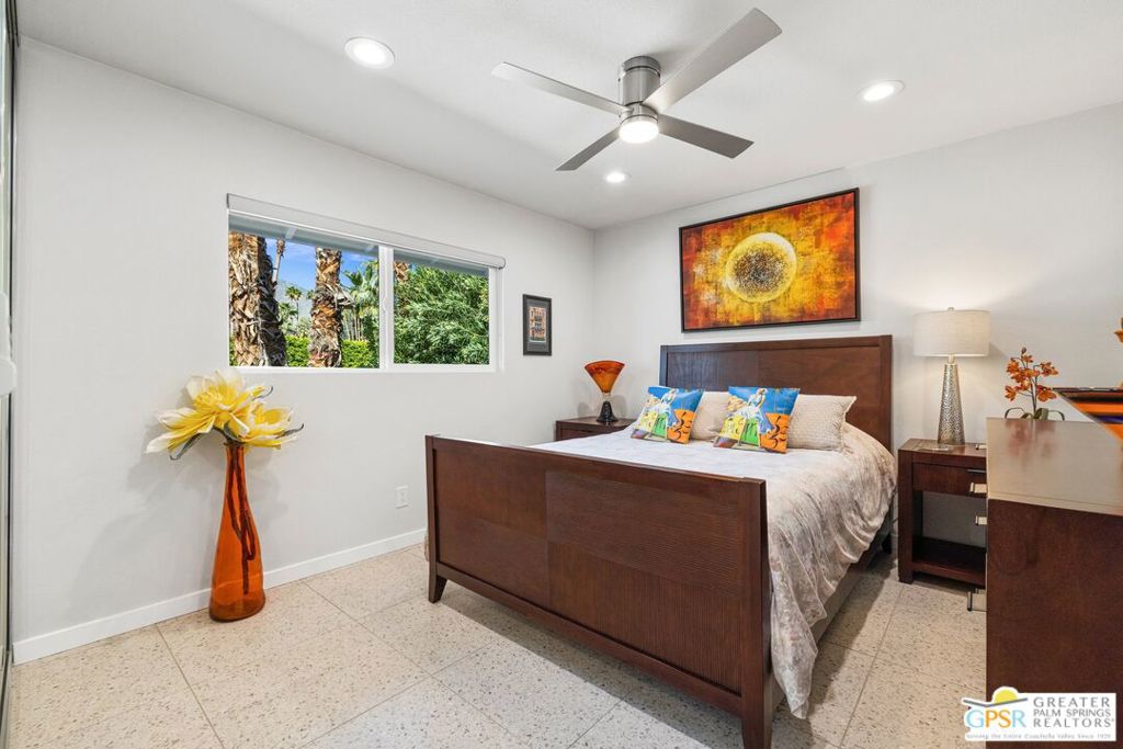 Los Compadres - Residential