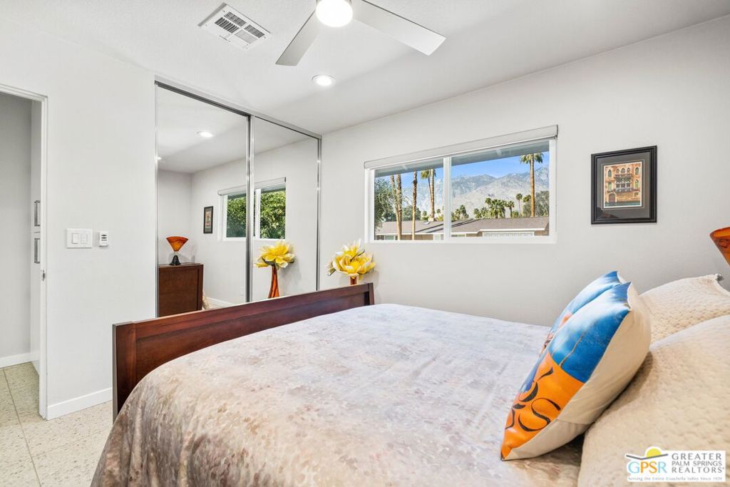 Los Compadres - Residential