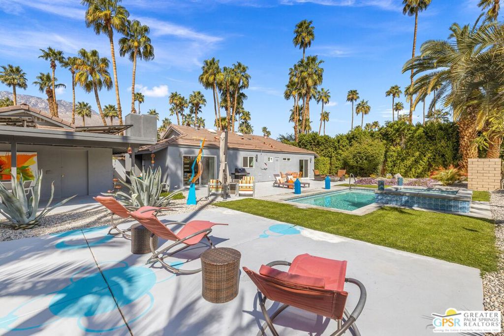 Los Compadres - Residential