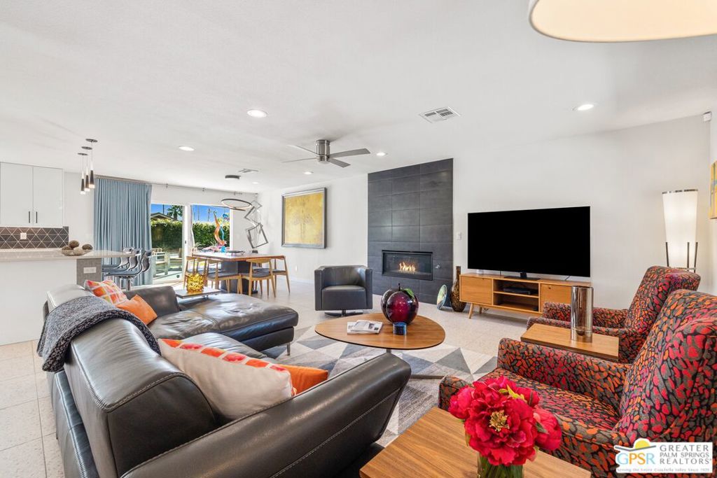 Los Compadres - Residential