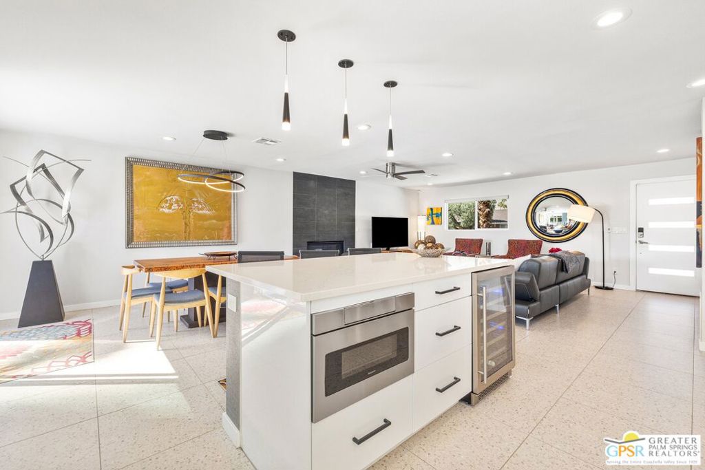 Los Compadres - Residential