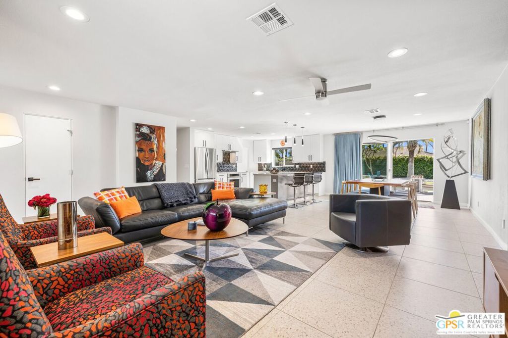 Los Compadres - Residential