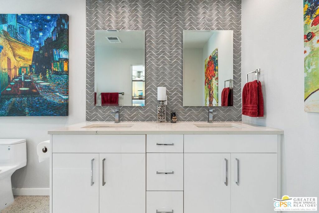 Los Compadres - Residential