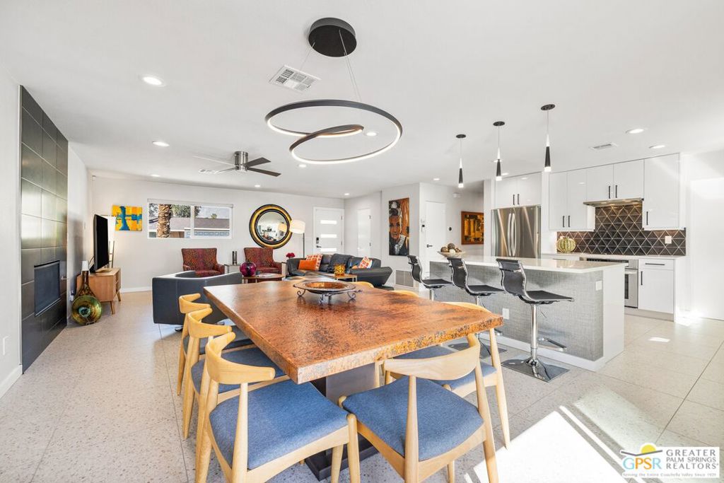 Los Compadres - Residential