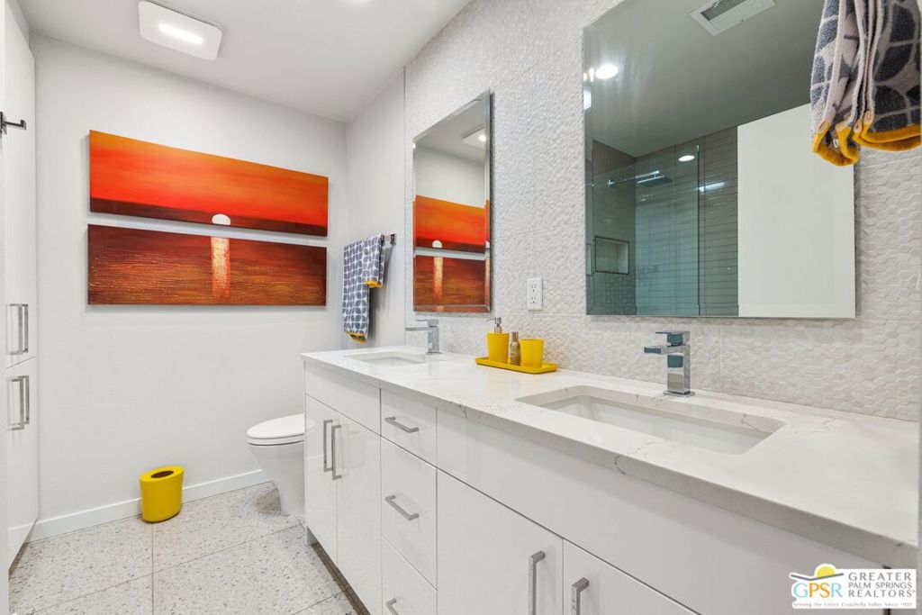 Los Compadres - Residential