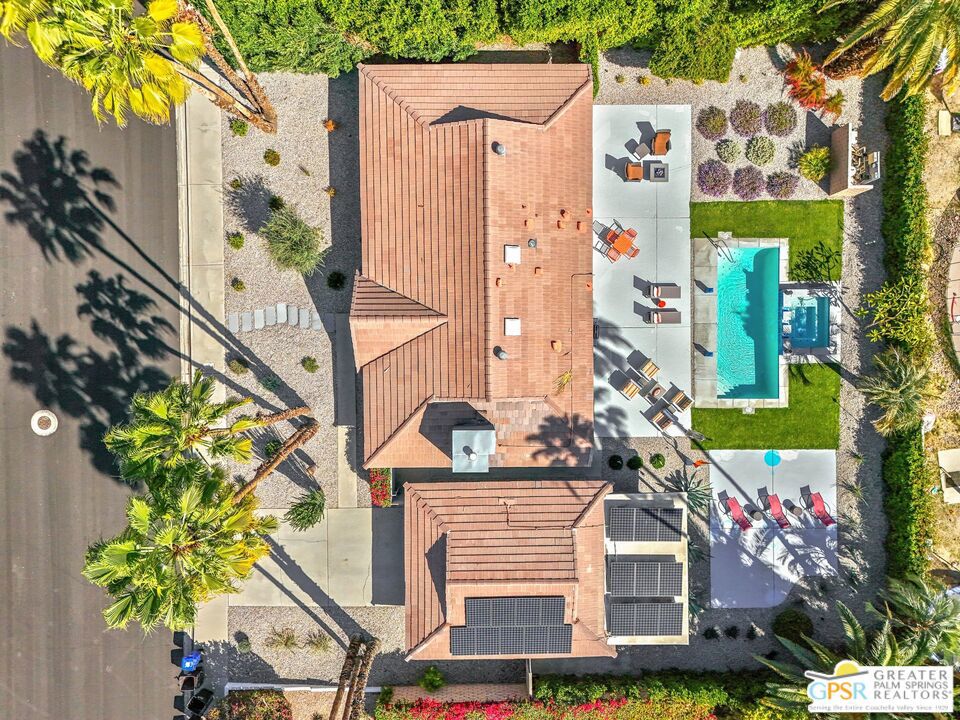 Los Compadres - Residential