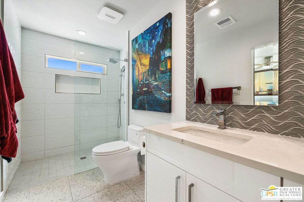 Los Compadres - Residential