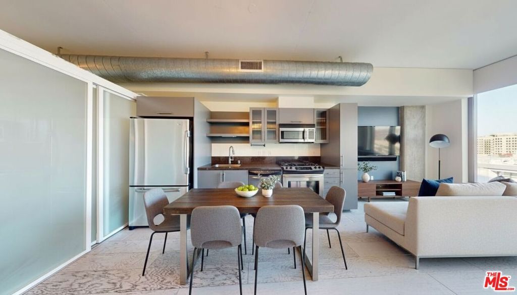 Photo of 1111 S Grand Avenue #1014, Los Angeles, CA 90015 (MLS # 26649091)