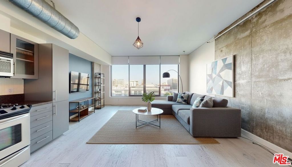 Photo of 1111 S Grand Avenue #1014, Los Angeles, CA 90015 (MLS # 26649091)