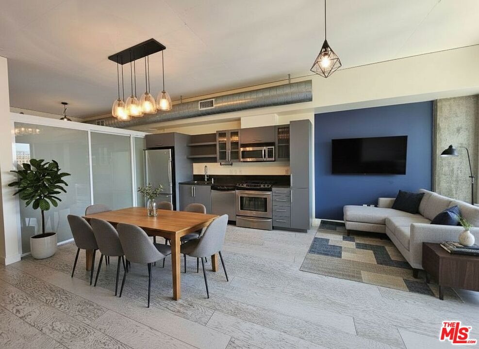1111 S Grand Avenue 1014
