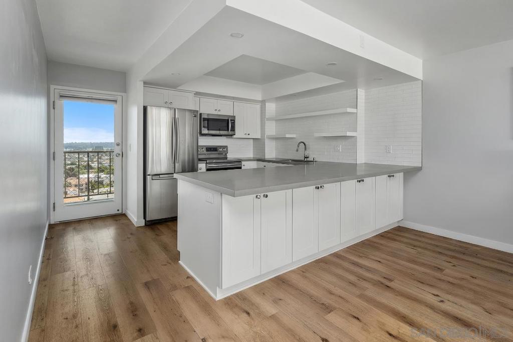 4944 Cass St 1102