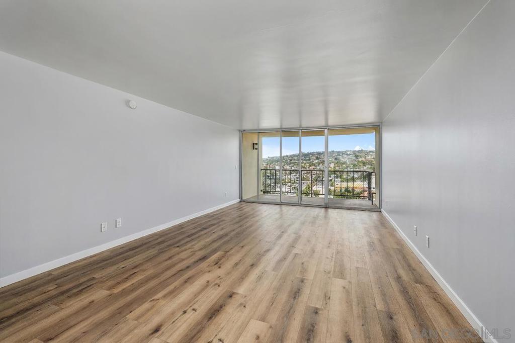 4944 Cass St 1102