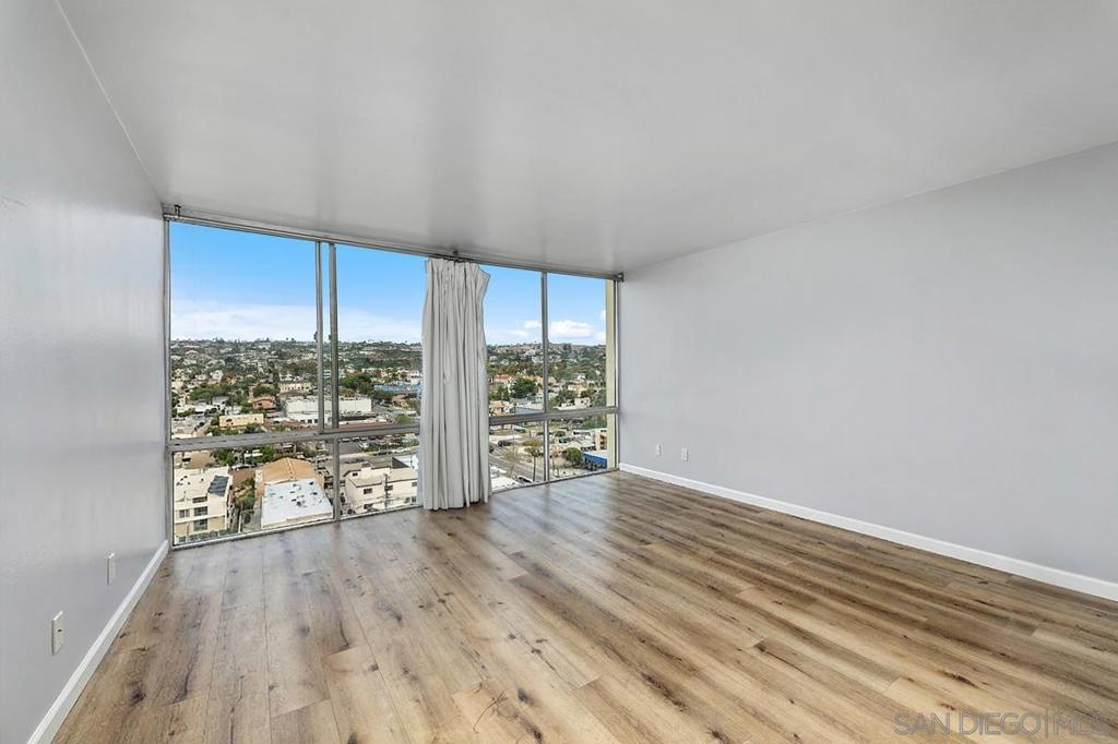 4944 Cass St 1102