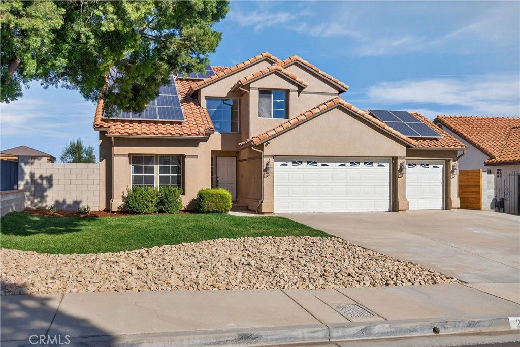 Photo of 20646 Mesa Oak Dr, Riverside, CA 92508 (MLS # IV25278650)