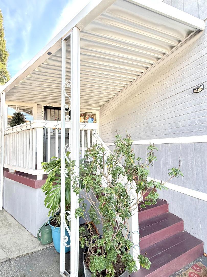 501 Moorpark Way