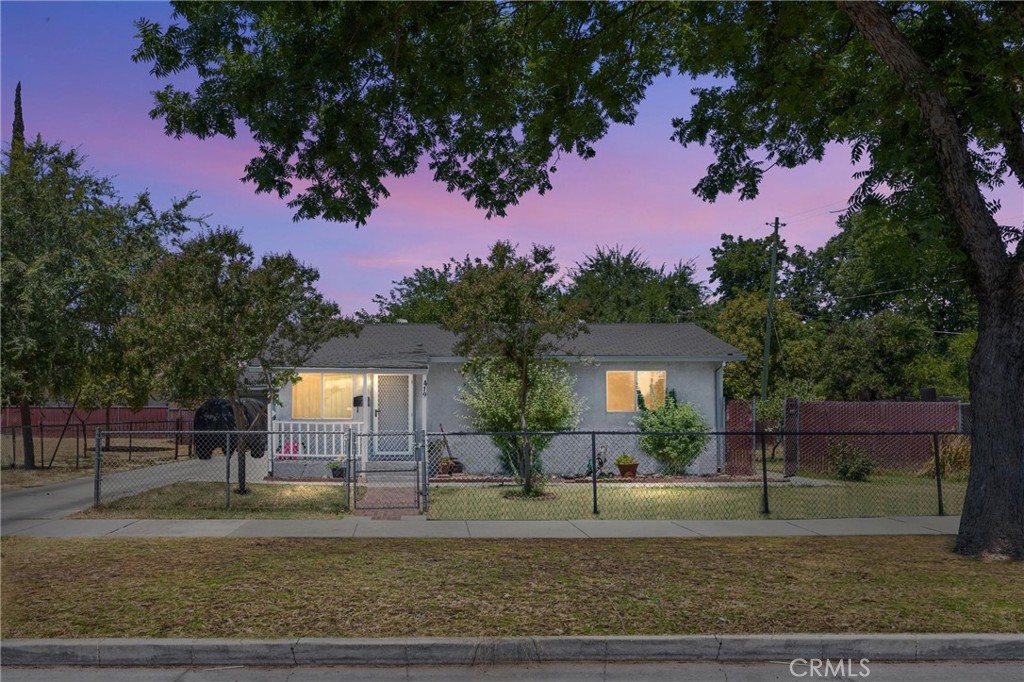 Welcome to this charming 4 bed 2 bath home that features comfort and style, all situated on a spacious third of an acre acre corner lot. Perfectly positioned for convenience, the home is just minutes away from local elementary and middle schools as well as family-friendly parks, making it ideal for growing households. Inside, you'll find durable vinyl flooring in the living areas, plush carpet in all the bedrooms, and modern granite countertops in a bright, functional kitchen. Contact your favorite agent today.