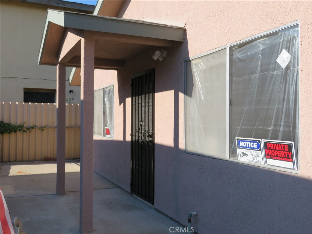 Main image without alt text