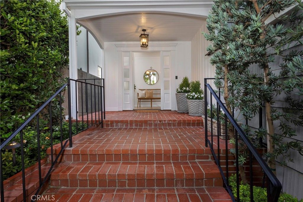 Photo of 1516 E Ocean Front, Newport Beach, CA 92661 (MLS # NP26043115)