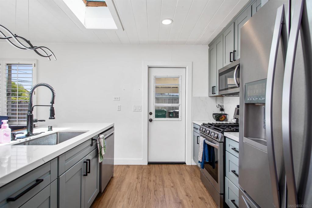 2280 82 Pentuckett Ave