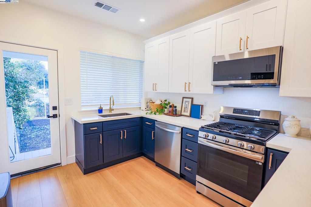 WEST OAKLAND - Residential