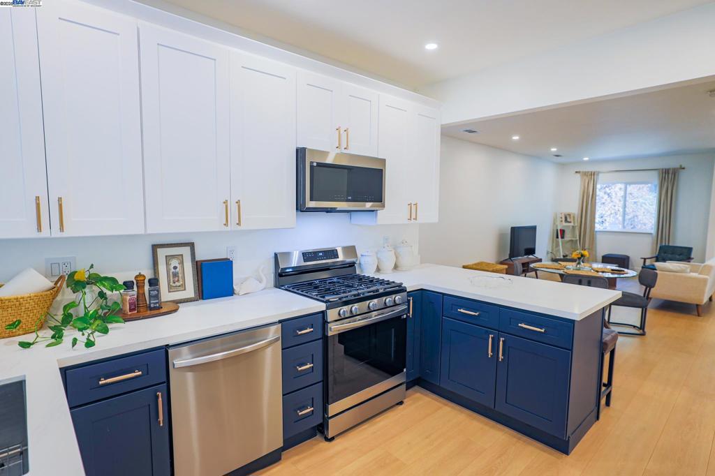 WEST OAKLAND - Residential