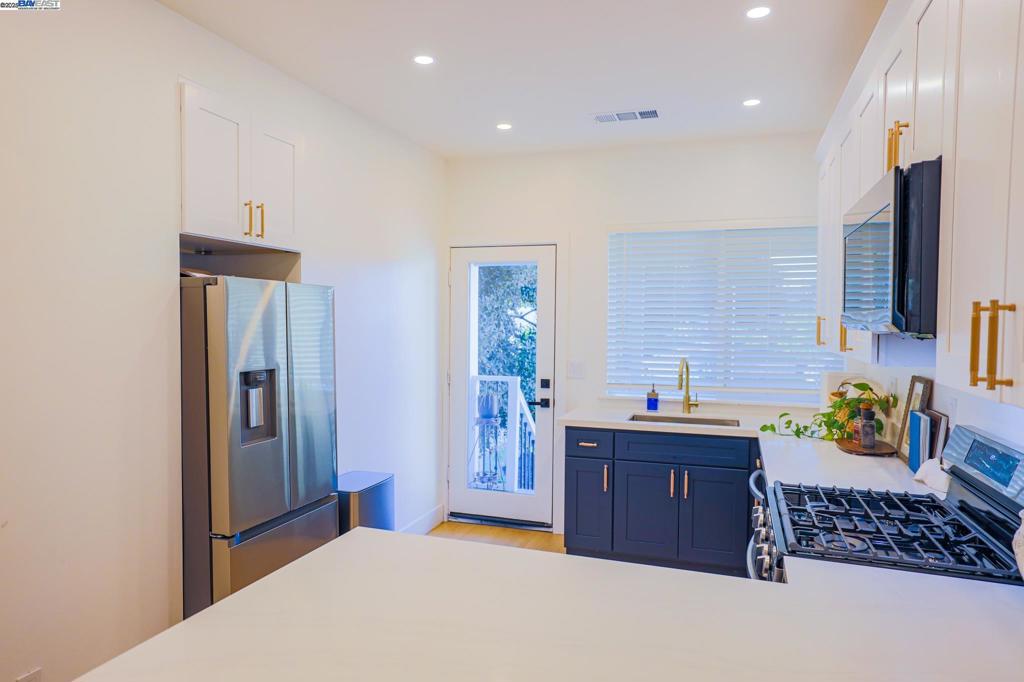 WEST OAKLAND - Residential