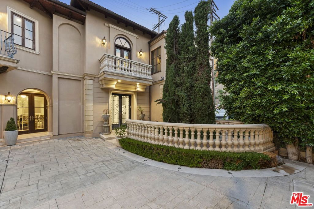Photo of 1465 N Robmar Drive, Beverly Hills, CA 90210 (MLS # 26838775)