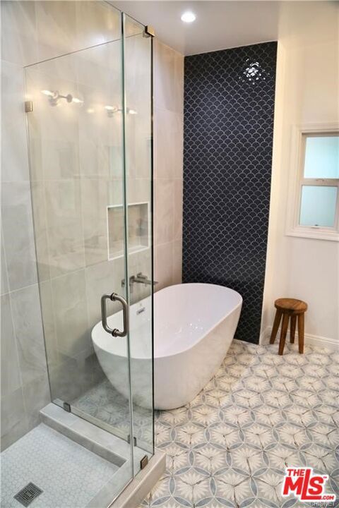 Tiny photo for 601 S Sweetzer Avenue, Los Angeles, CA 90048 (MLS # 25613899)