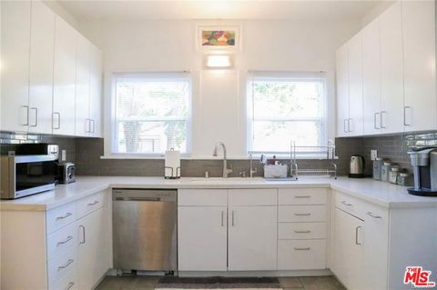 Tiny photo for 601 S Sweetzer Avenue, Los Angeles, CA 90048 (MLS # 25613899)