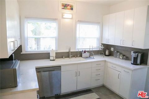 Tiny photo for 601 S Sweetzer Avenue, Los Angeles, CA 90048 (MLS # 25613899)