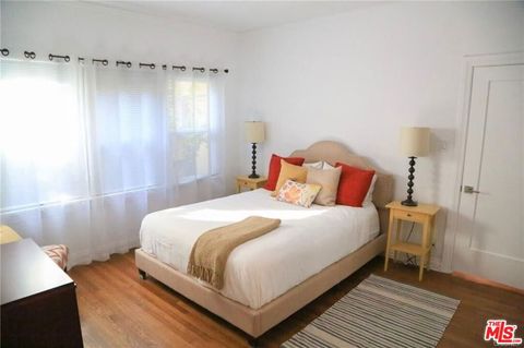 Tiny photo for 601 S Sweetzer Avenue, Los Angeles, CA 90048 (MLS # 25613899)