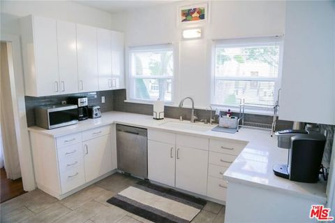 Tiny photo for 601 S Sweetzer Avenue, Los Angeles, CA 90048 (MLS # 25613899)