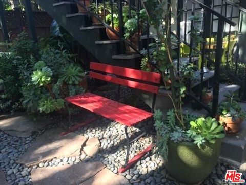 Tiny photo for 601 S Sweetzer Avenue, Los Angeles, CA 90048 (MLS # 25613899)