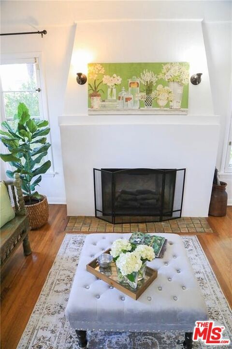 Tiny photo for 601 S Sweetzer Avenue, Los Angeles, CA 90048 (MLS # 25613899)