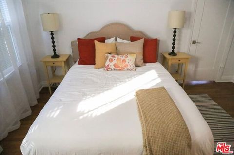 Tiny photo for 601 S Sweetzer Avenue, Los Angeles, CA 90048 (MLS # 25613899)