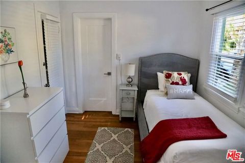 Tiny photo for 601 S Sweetzer Avenue, Los Angeles, CA 90048 (MLS # 25613899)