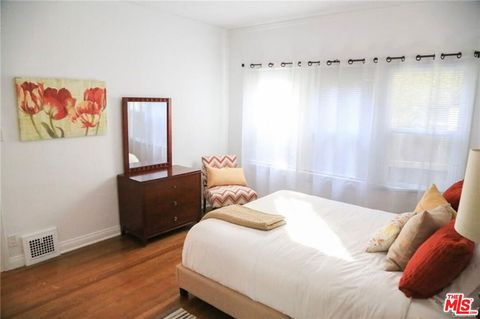 Tiny photo for 601 S Sweetzer Avenue, Los Angeles, CA 90048 (MLS # 25613899)