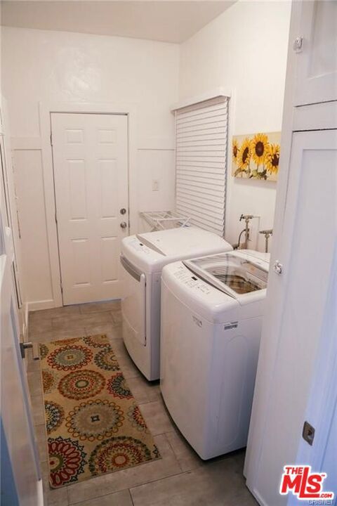 Tiny photo for 601 S Sweetzer Avenue, Los Angeles, CA 90048 (MLS # 25613899)