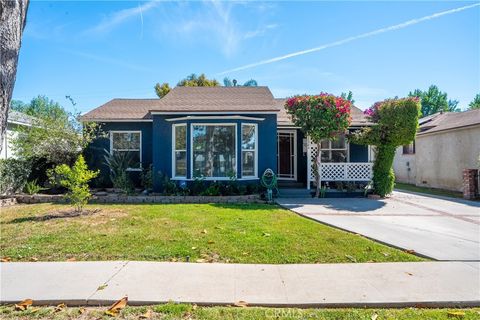 Photo of 17504 Hamlin St, Van Nuys, CA 91406 (MLS # SR26075359)