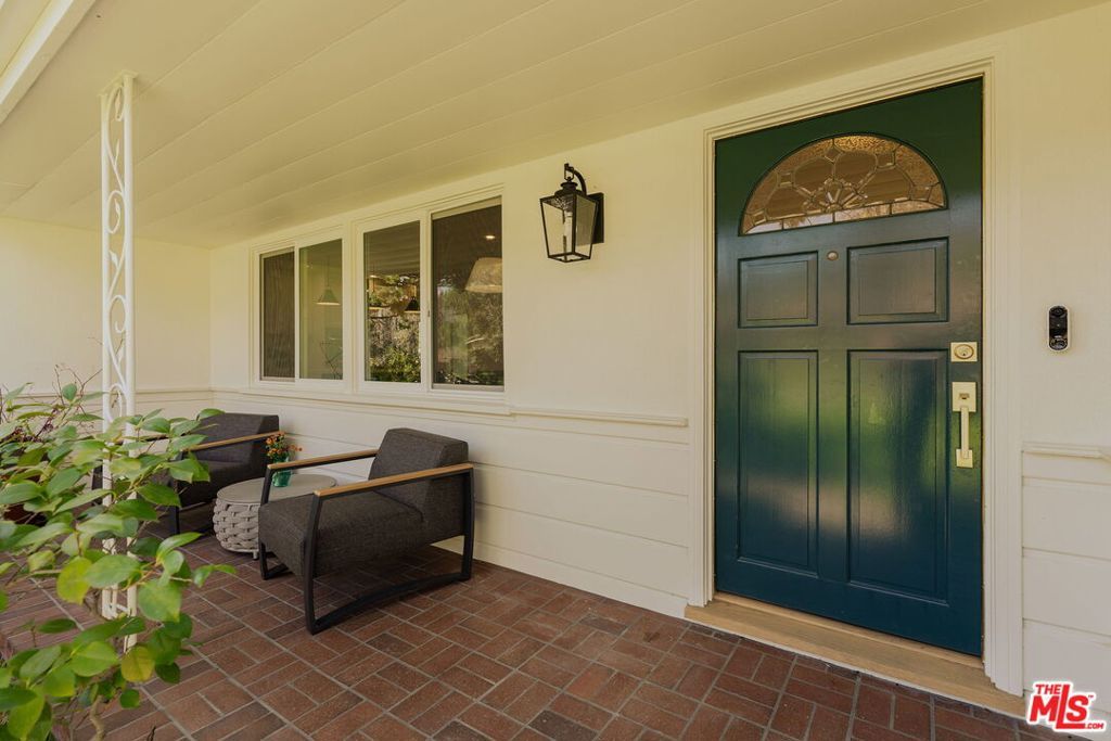 Photo of 1354 Green Lane, La Canada Flintridge, CA 91011 (MLS # 26661465)